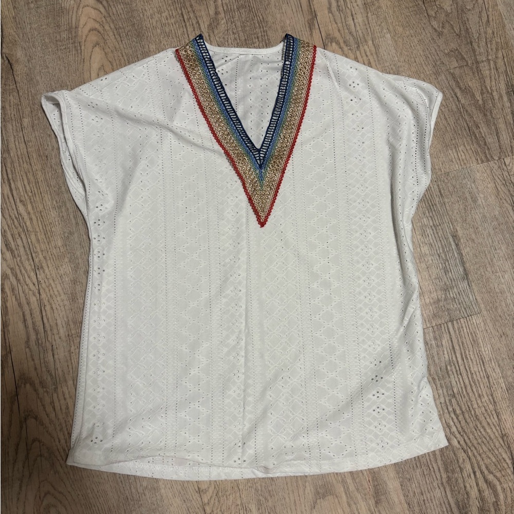 Cupshe White Top with Multicolor Embroidered V-Neck
